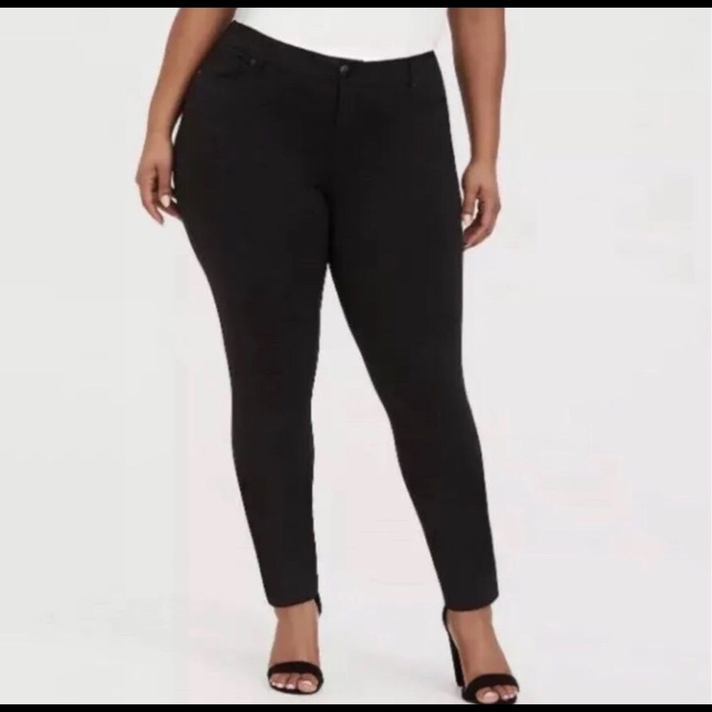 Torrid Black Pointe Pants Skinny Size 22